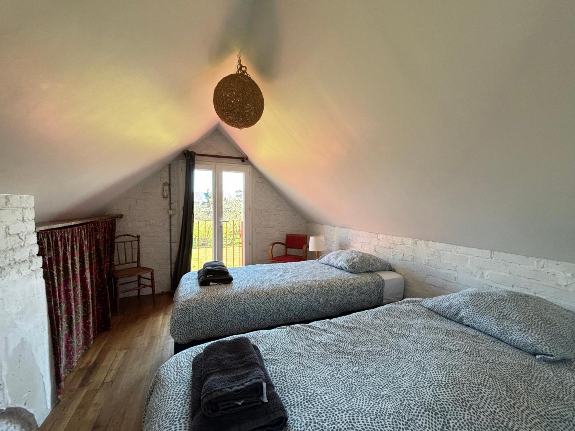 Maison De Campagne Lumineuse Spacieuse Dans Impasse Au Calme A Proximite D'Un Chateau Deux Verandas Grand Jardin Cabane Pour Velos, Pres Port En Bessin Et Bayeux, Proche Plages Du Debarquement Commes Екстер'єр фото
